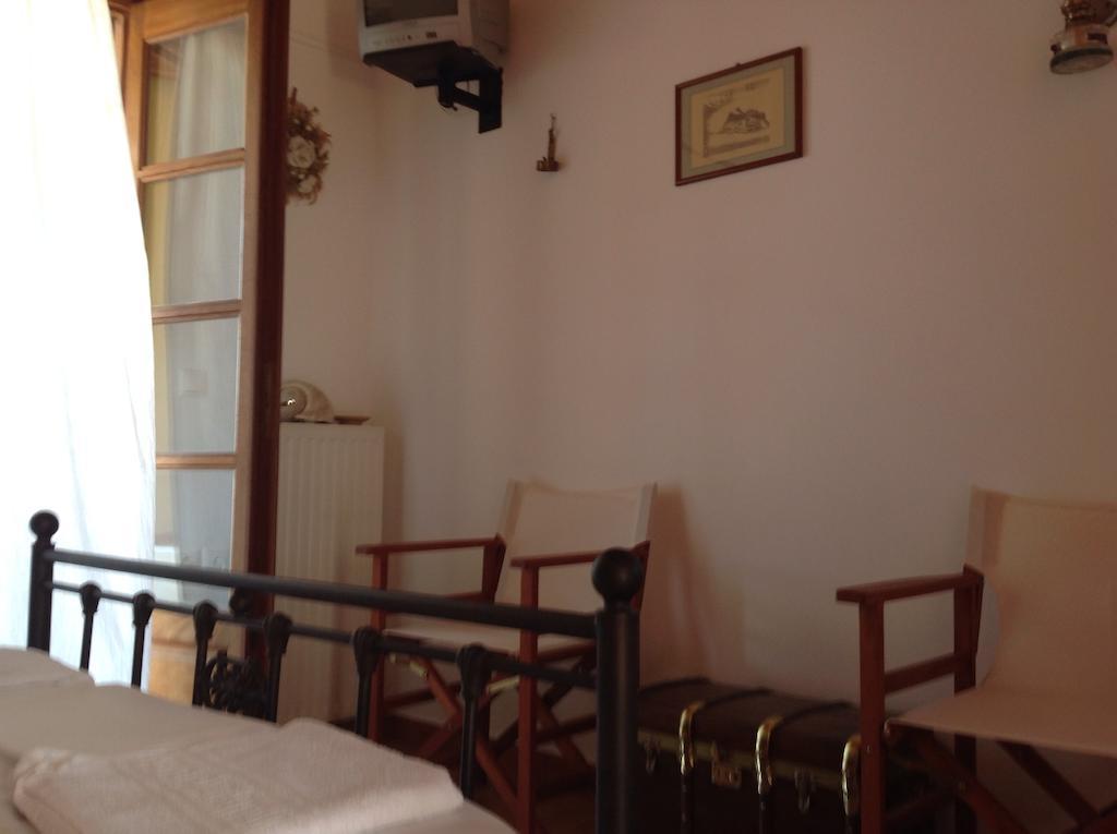 Alexandraki Rooms Poúlithra Rum bild